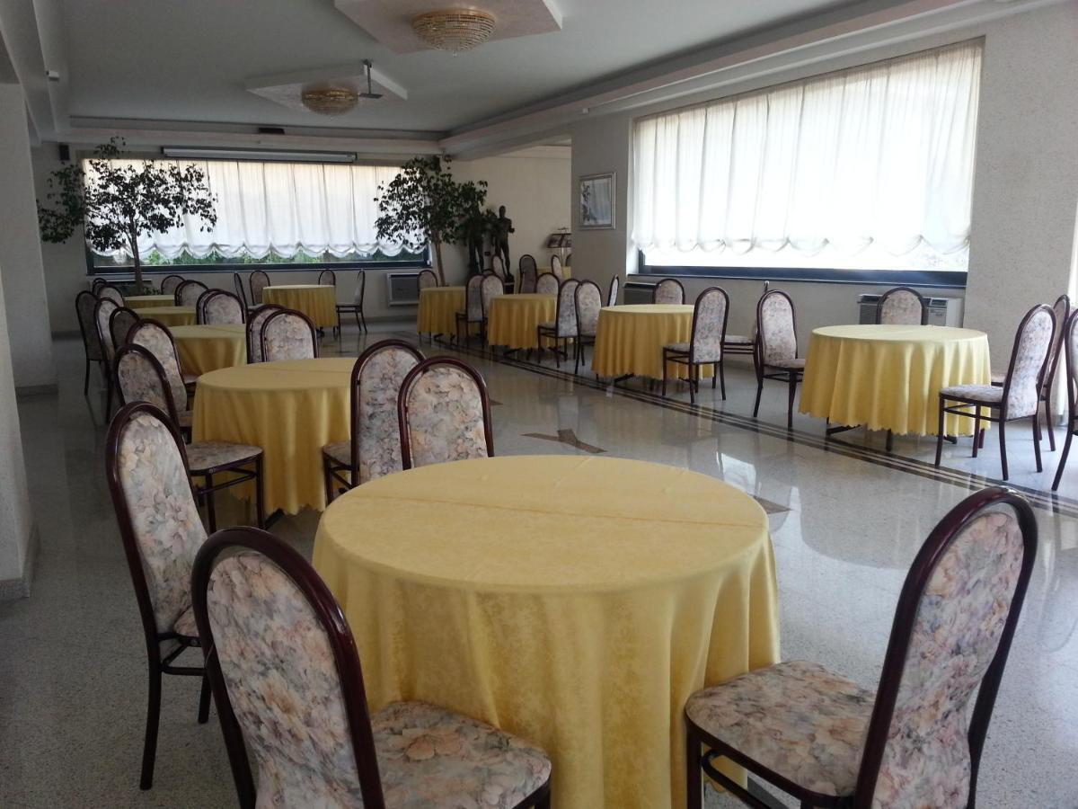 Hotel Capys Капуа Екстериор снимка